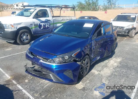 2023 Kia Forte Lxs z USA, uszkodzony, nr VIN 3KPF24AD0PE571373